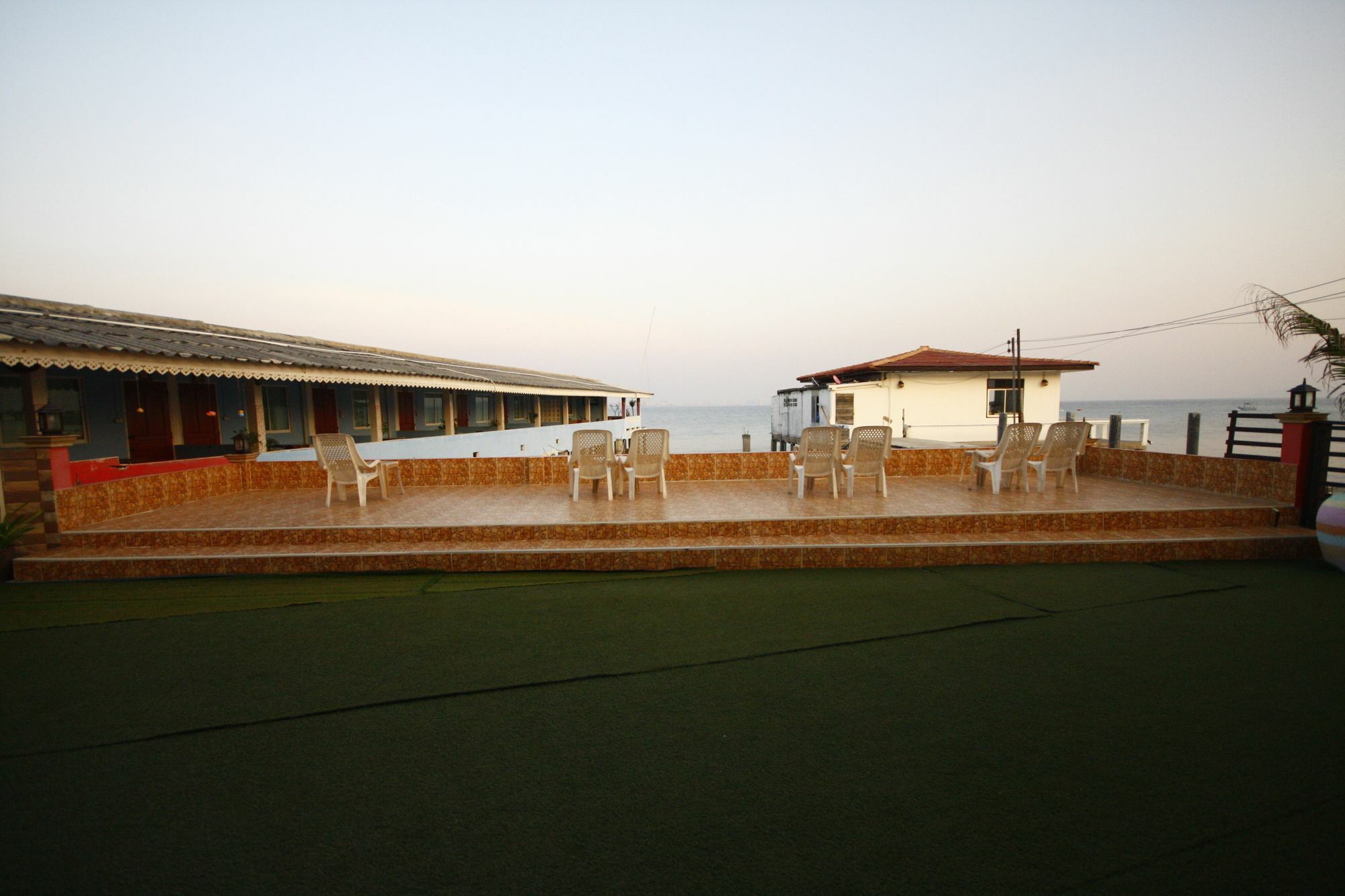 Koh Larn Sea Side Resort Exterior photo